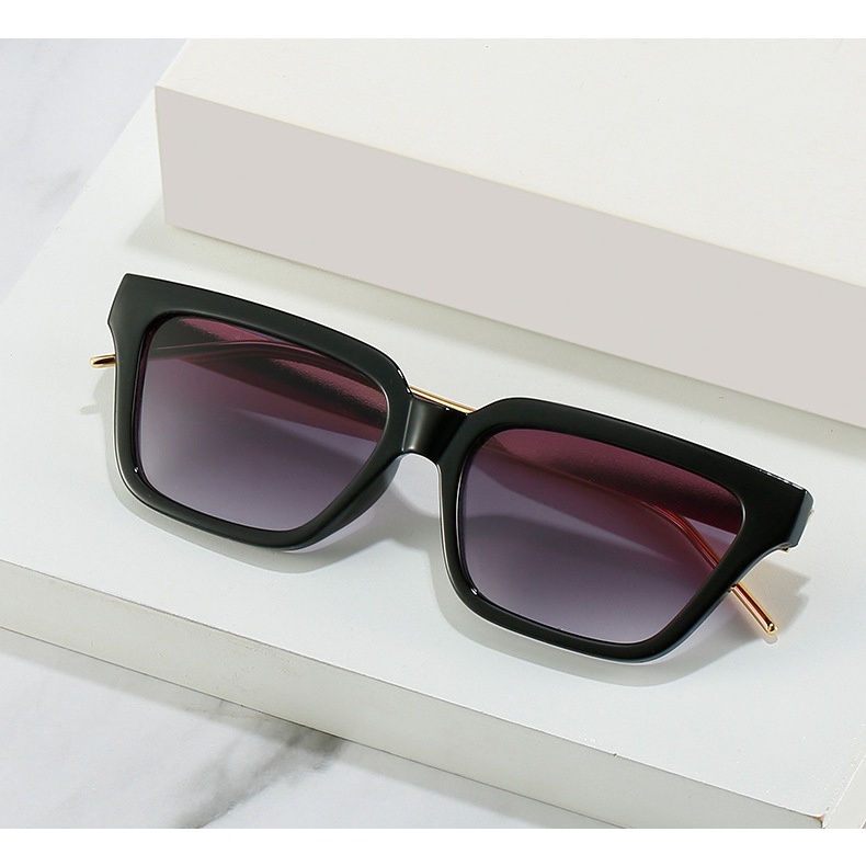 Kacamata Hitam Polarized UV400 Bingkai Emas Bentuk Persegi Gaya Retro Untuk Pria Dan Wanita