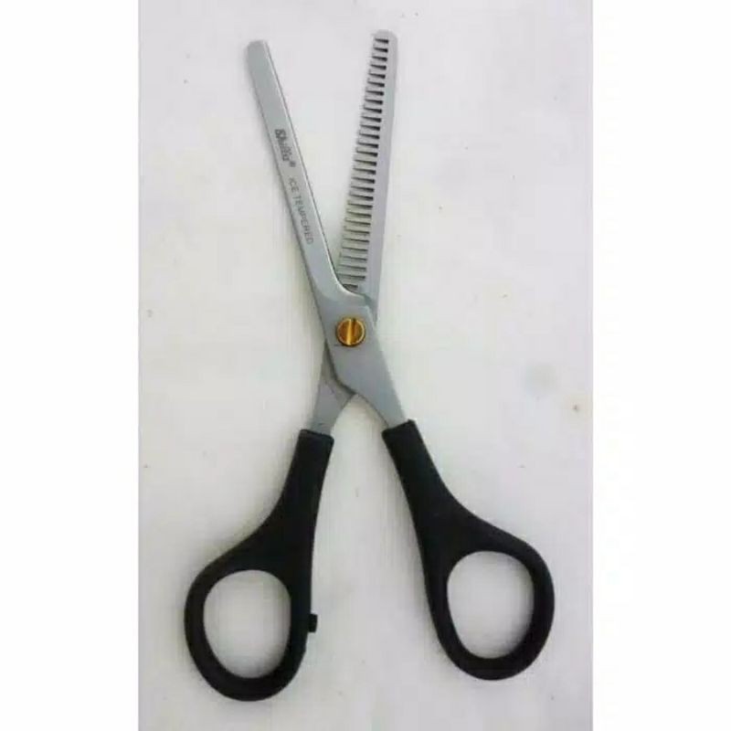 

Gunting Penipis Shilla Gigi 1
