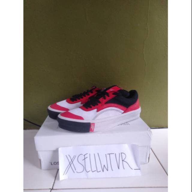 Sepatu Losing Grip Low Red Black