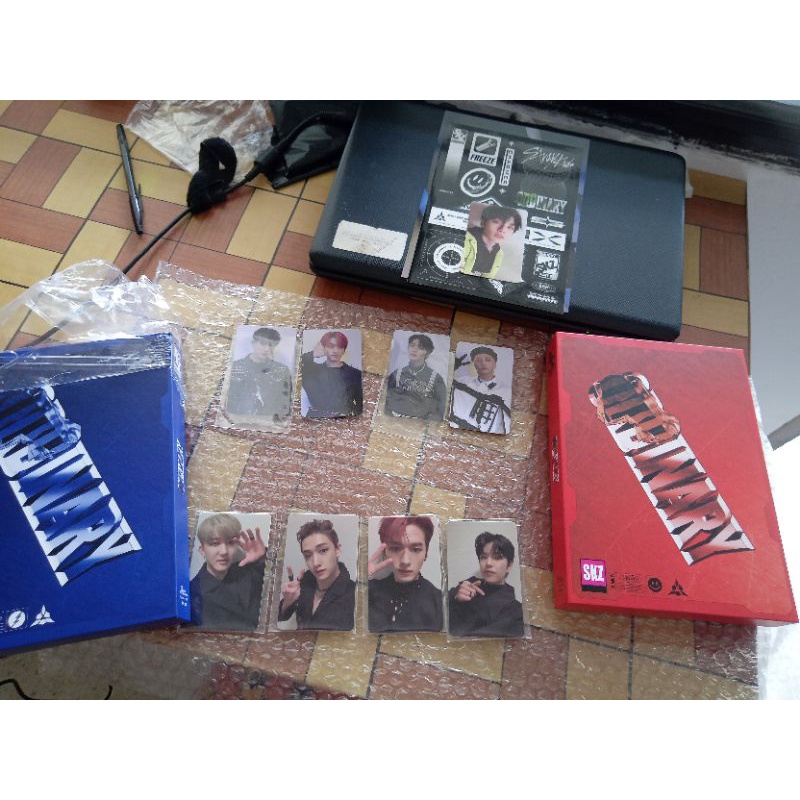

[OFFICIAL] (BACA DESKRIPSI) SKZ oddinary post card TXT BLue Hour Beomgyu Yeonjun, sticker freeze, Straykids Photocard IN, mini poster Changbin, sticker SKZ oddinary