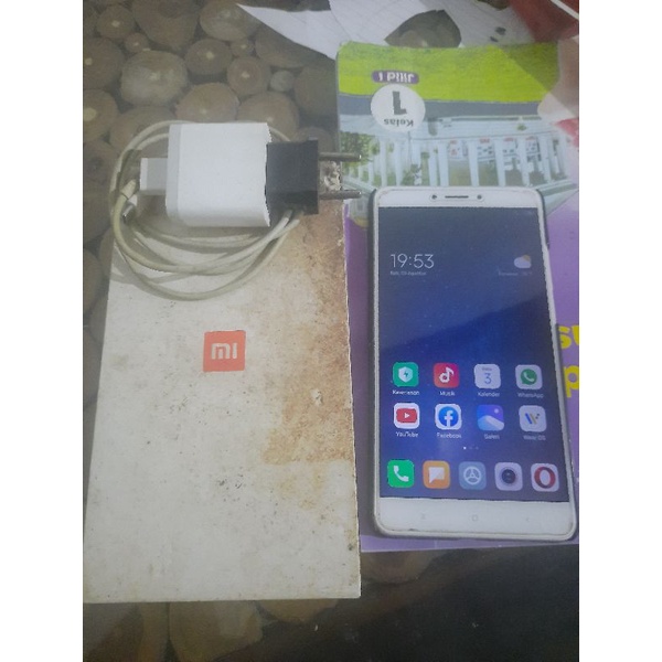 Xiaomi Mi Max 2  4/64 second