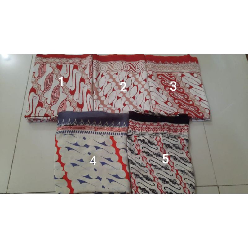 kain batik cap tulis bahan sutra motif merah biru khas trusmi cirebon asli