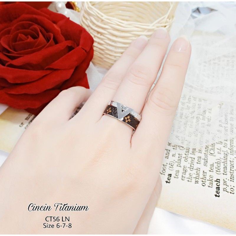 CINCIN WANITA DEWASA TITANIUM LV WARNA SILVER KULIT COKLAT SIMPELCINCIN TITANIUM ANTI KARAT ANTI HIT