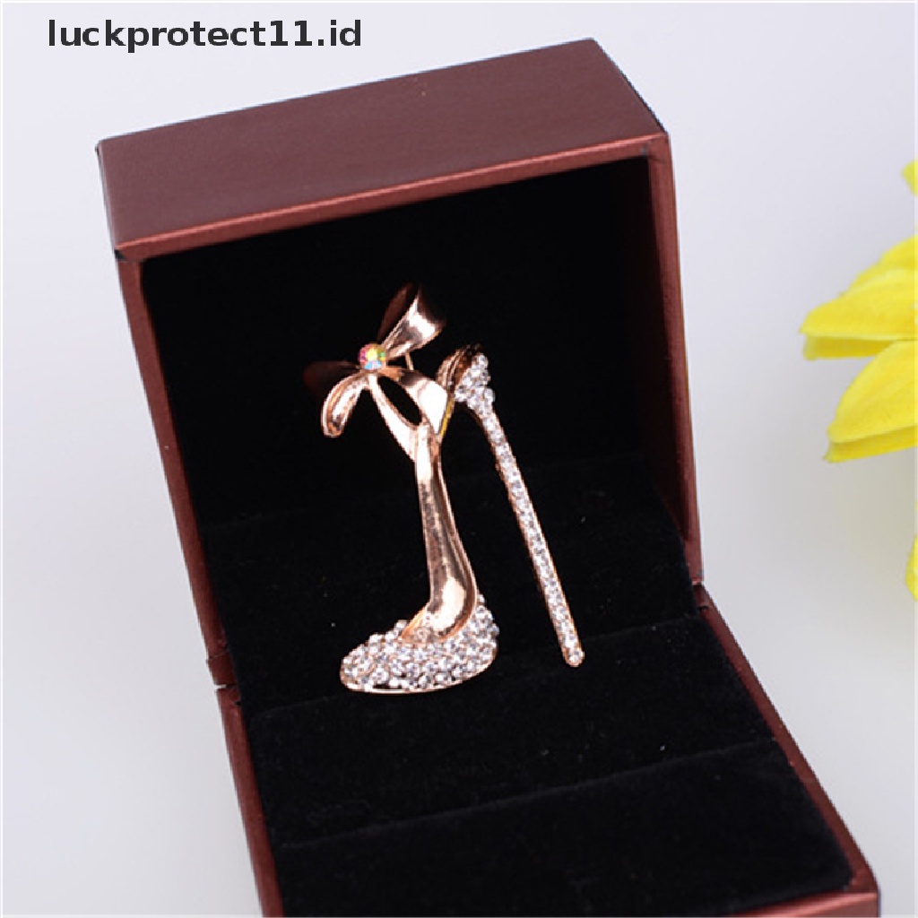 &lt; Luckprotect11. &lt; LuckproteksiBros Pin Lapis Emas Desain Sepatu High Heels Hias Kristal Berlian Imitasi Untuk Wanita