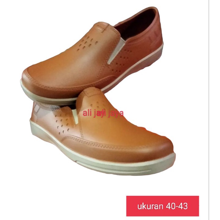 sepatu karet att terlaris terbuat dari bahan karet asli