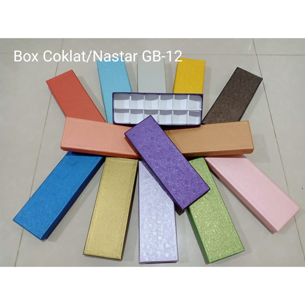 

Box coklat/nastar (gift box 12)