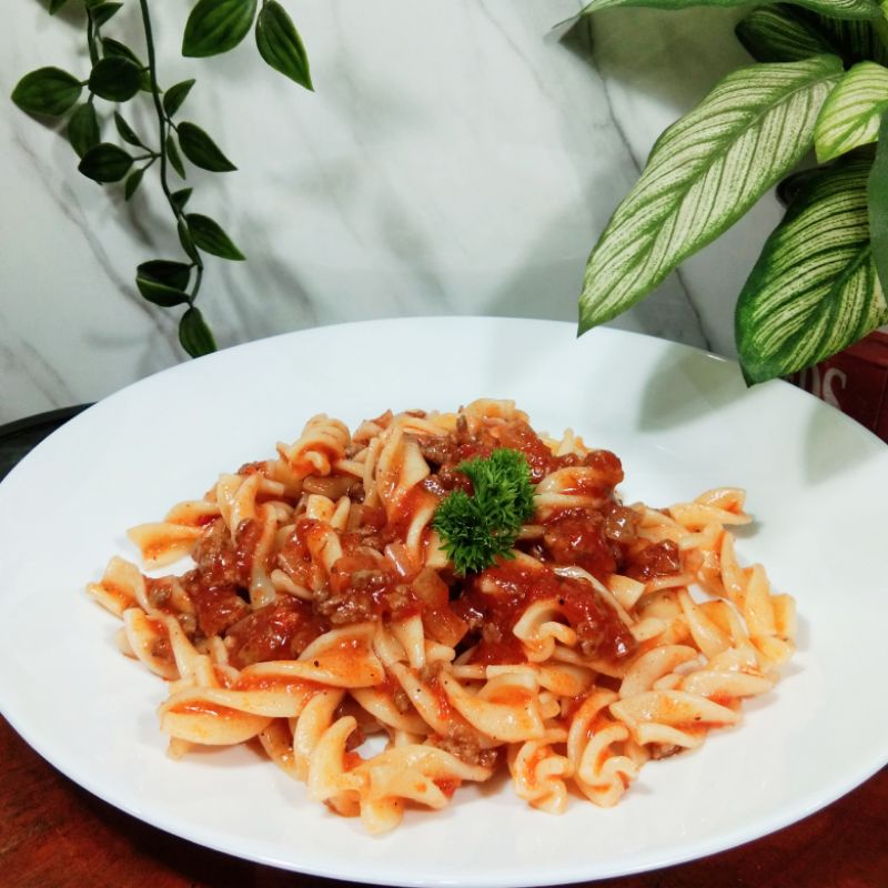 

PASTA - Bolognese, Creamy Beef, Rosé, Pesto, Spicy Aglio (Spaghetti, Angel Hair, Penne, Fusilli)