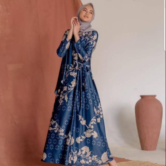 Wearing klamby gaharu dress