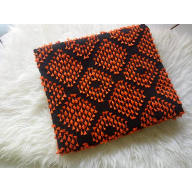 Kain tenun sutra bulu