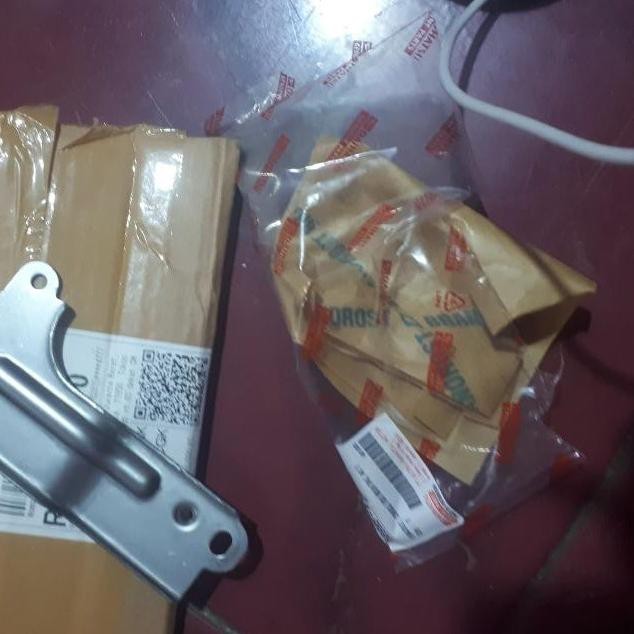 Bracket Console Box Grand Max Ori