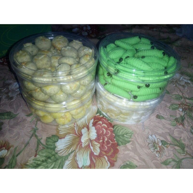 

Aneka kue Lebaran, nastar original,nastar oreo,putri salju dan kue ulat bulu