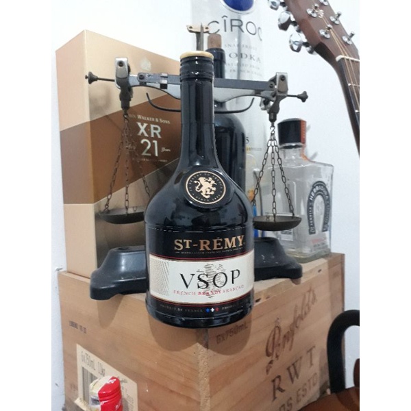 Botol kosong miras Brandy ST. Remy Martin VSOP import unik