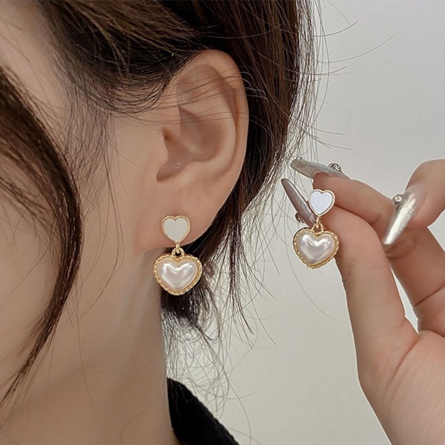 Anting Stud Bentuk Hati Aksen Mutiara Gaya Retro Untuk Wanita