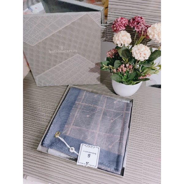 Buttonscarves series louvre infinity