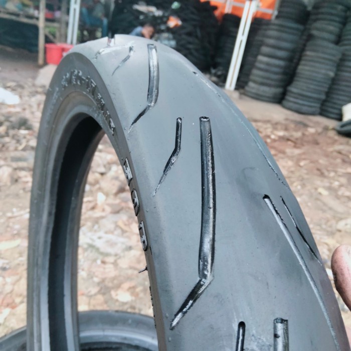 BAN MOTOR SUPRA-VEGA,R-REVO DLL RING 17 UK 80/90 MEREK IRC(belakang)