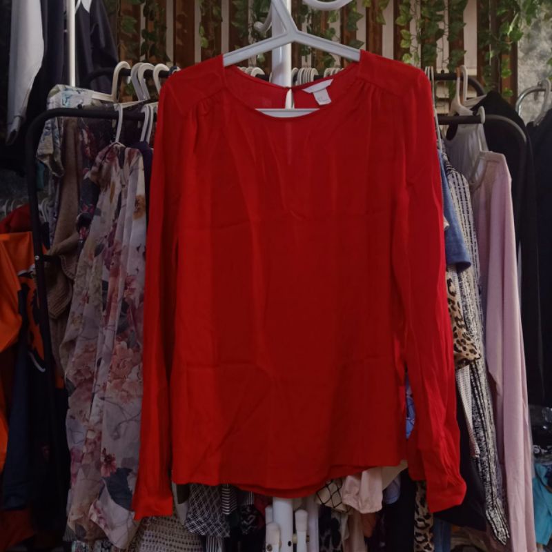 HNM CREPE PLEAT RED BLOUSE