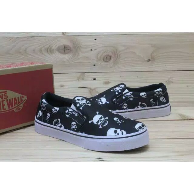 vans motif tengkorak