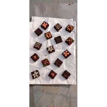 

Fudgy Brownies Sekat Panggang / Uk. 20x20 / 100 potong