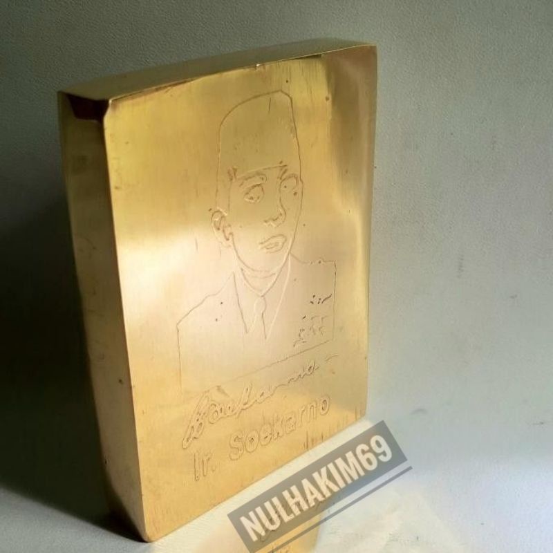 batangan emas sukarno