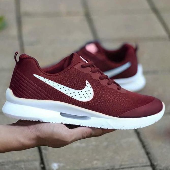 Sepatu Sneakers Trandy Nike Evolution 