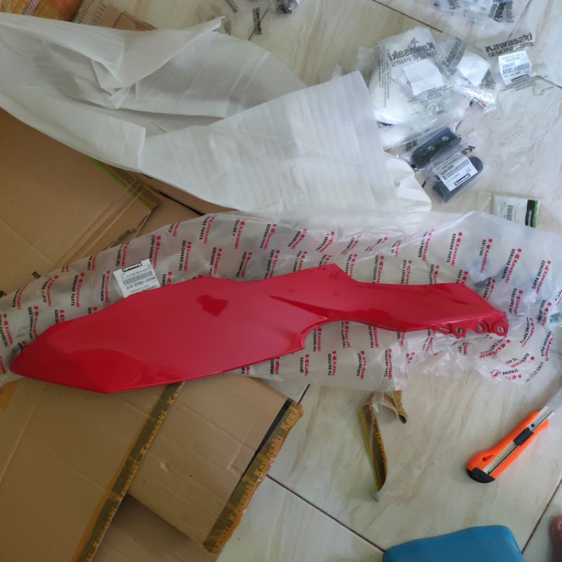 COVER SAYAP TENGKI BODY DEPAN TANGKI SIRIP TENGKI MERAH NINJA RR MONO Z250 SL NINJA ZSL ORIGINAL