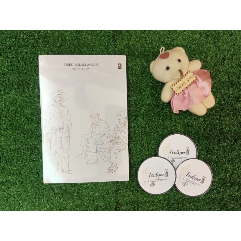 Debu Dalam Angin by Pratiwi Juliani buku novel sastra