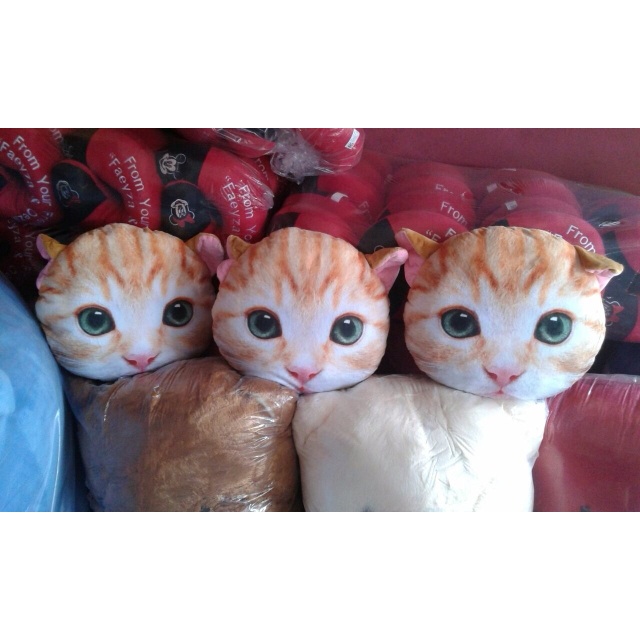 Boneka bantal kucing kuning