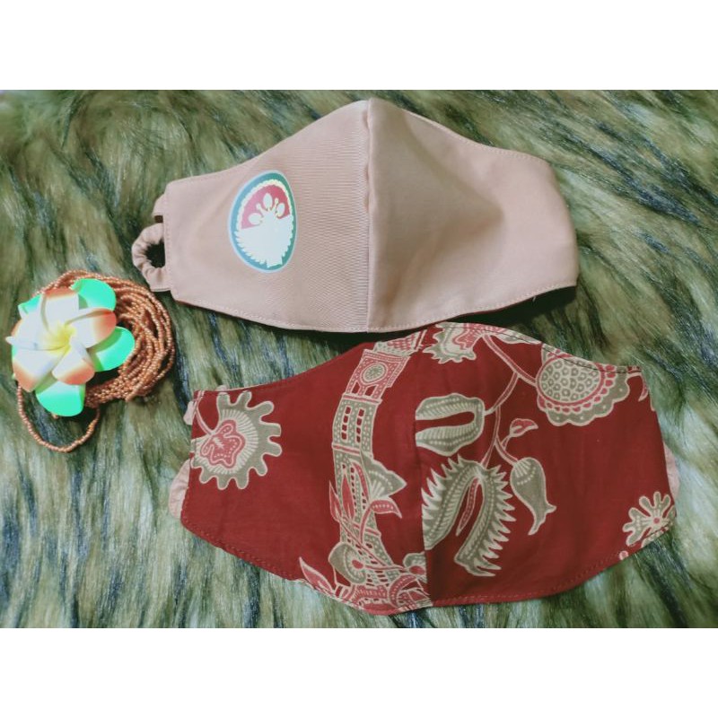 Masker Dharmawanita Persatuan Batik dan Polos