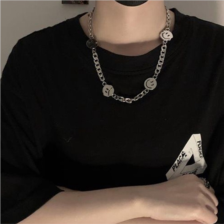 Tiktok ekspresi yang sama Smiley kalung wanita fashion Korea gaya sederhana trendi pria hip hop tamp