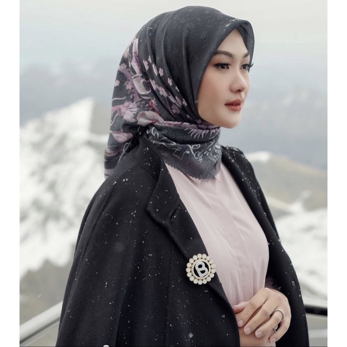 Nada Series Buttonscarves (Black/Re)