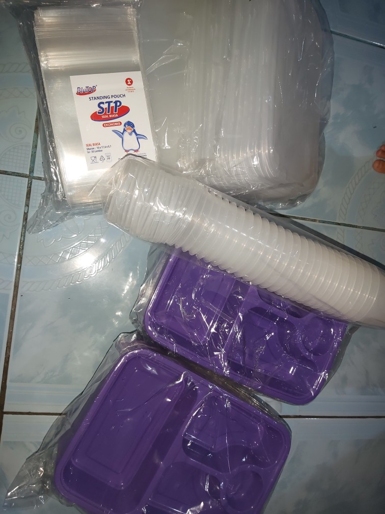 Lunch Box Sekat 4 + Tutup Merek Fim ( Ungu ) Harga 1 Roll Isi 25 Pcs