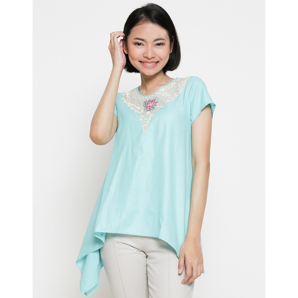 Nayara Basic Blouse Polos bordir Naomi warna Toska Nayara Basic Blouse Polos bordir Naomi warna Toska