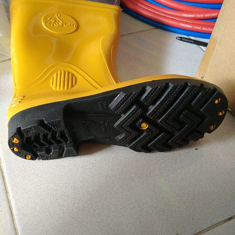 Sepatu boots karet kuning pendek boot steffi