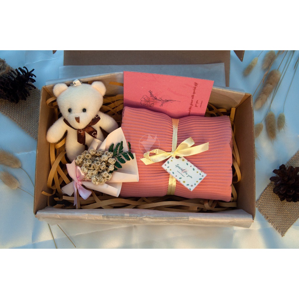 

HAMPERS HIJAB GIFT BOX HIJAB ULTAH CEWEK PAKET B5