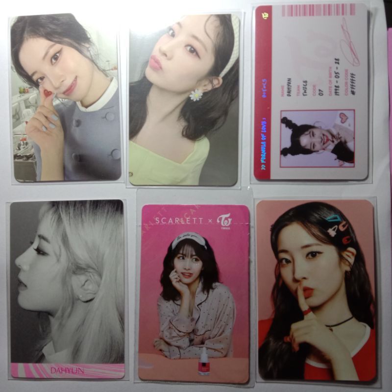 TWICE PHOTOCARD DAHYUN, MOMO SCARLETT