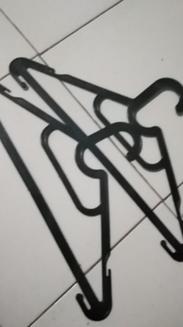 Hanger Baju Plastik Model Pipih Gantungan Baju Satuan Hitam