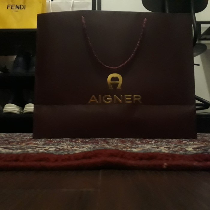 

(TERLARIS) PAPERBAG BRANDED BERMEREK AIGNER / UKURAN BESAR / ORIGINAL 100% .