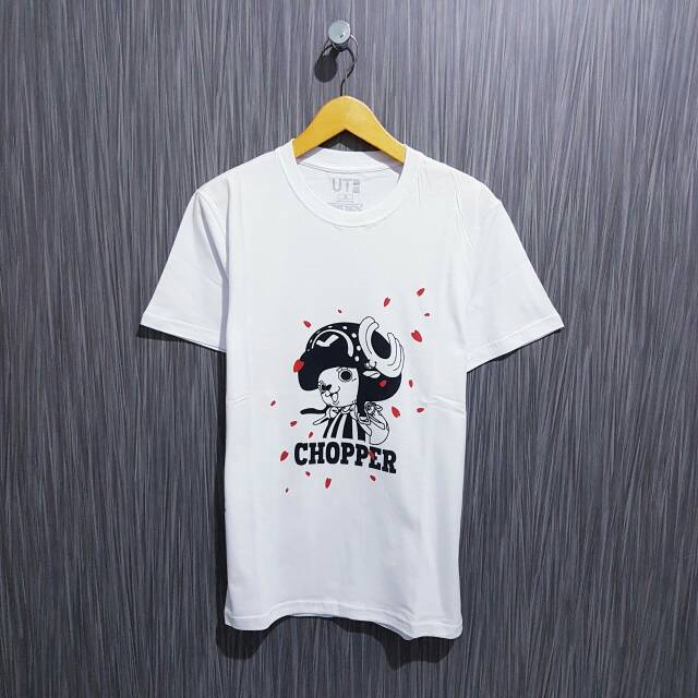  KAOS  BAJU TSHIRT UNIQLO  X ONE PIECE CHOPPER WHITE LOGO 