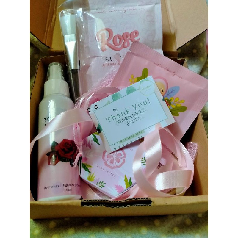 

Hampers pink / kado ultah / hampers skincare / kulit normal