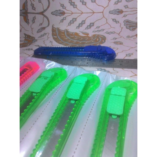 

PISAU CUTTER BESAR 14CM NON MERK