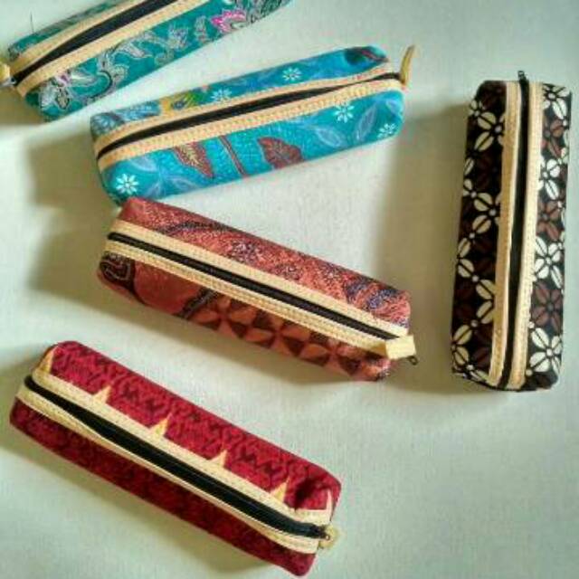 

Souvenir murah unik tempat pensil batik