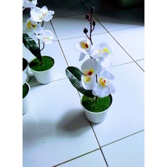 BUNGA HIAS ANGGREK PLASTIK DECORASI/BUNGA HIAS ANGGREK PLASTIK PLUS POTNYA