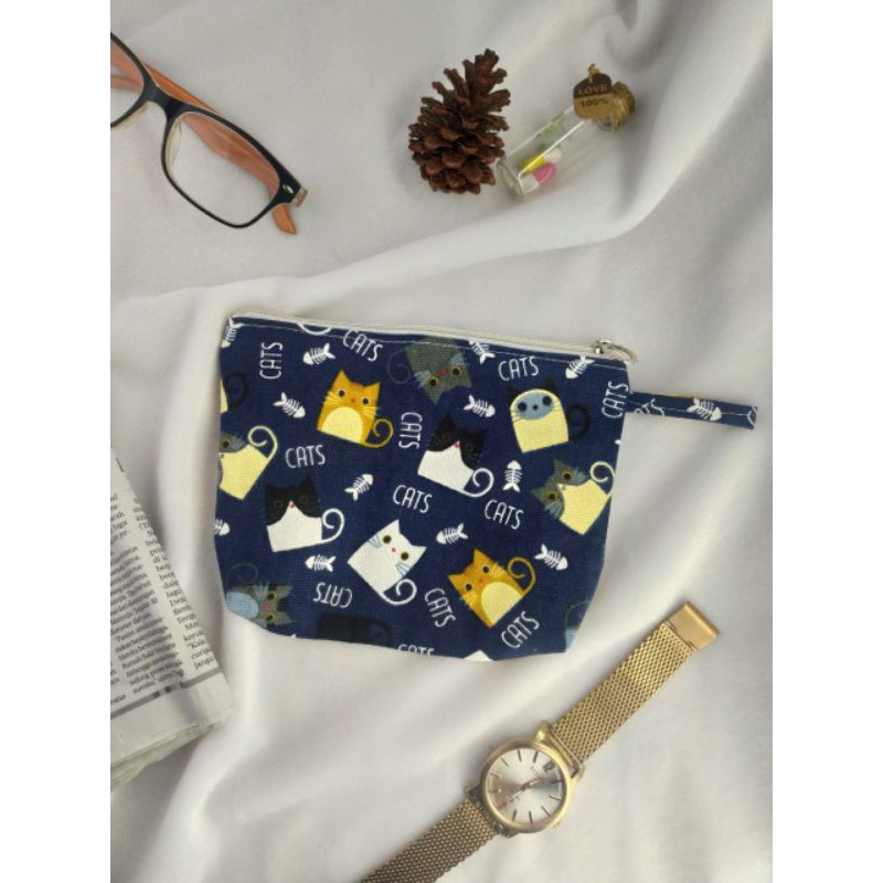 

Souvenir Pouch Kanvas Tebal Motif