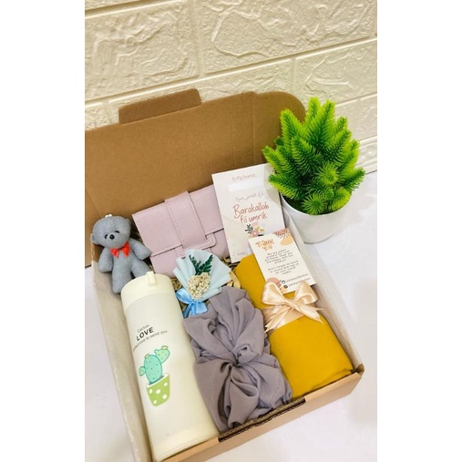 

Hampers Hijab Bella Square / Kado Ulang Tahun Cewek / Kado Anniversary/ Birthday Gift