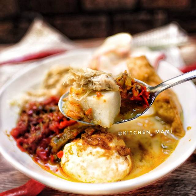 

Ketupat sayur