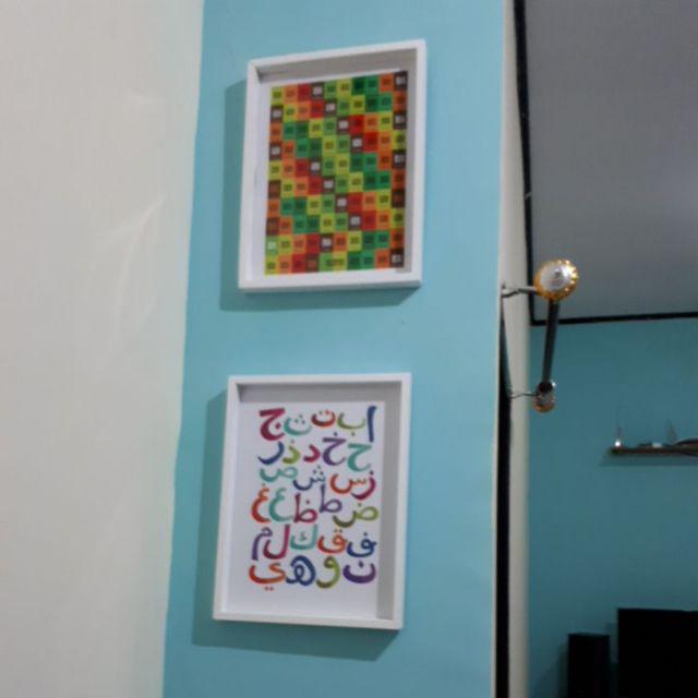 Hiasan Dinding Wooden Poster Kaligrafi Huruh Hijaiyah Alif Baa Taa Rainbow Color Uk 30x40