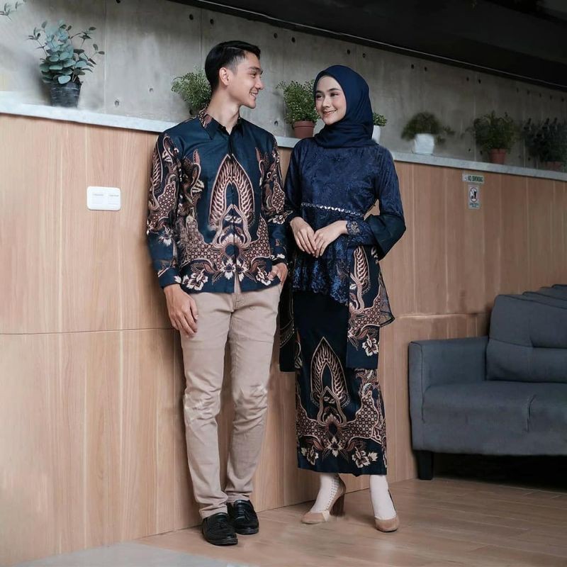 KEBAYA COUPLE MODERN KEBAYA LAMARAN TUNANGAN KEBAYA WISUDA KEBAYA KONDANGAN TERBARU WID BATIK-Set Couple (NAVY)