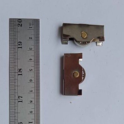 RODA SHOWCASE ETALASE LEMARI/RODA ETALASE SHOWCASE BESAR/RODA LEMARI ETALASE GESER BERKUALITAS