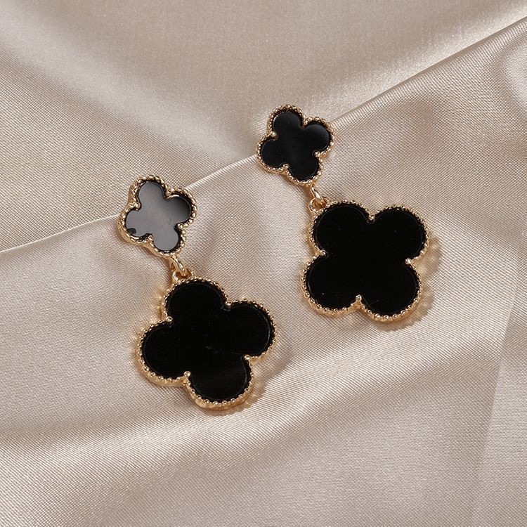 Anting Bentuk Daun Clover Gaya Korea Klasik Elegan Untuk Wanita