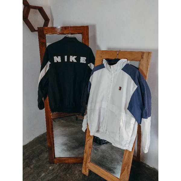 Vintage Nike spellout windbreaker